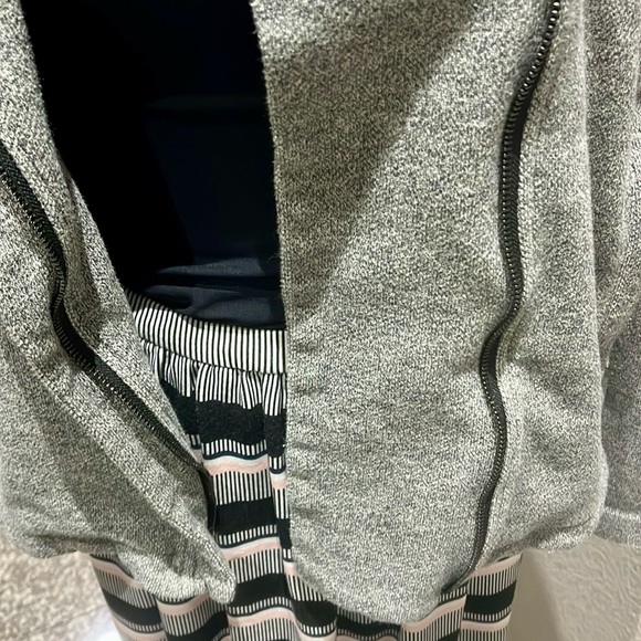 Armani Exchange Jacket. Large 
Zipper is broken - Picture 7 of 9